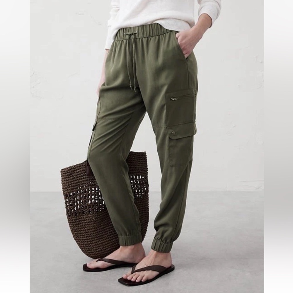 Banana Republic NWT Women’s Cargo Joggers